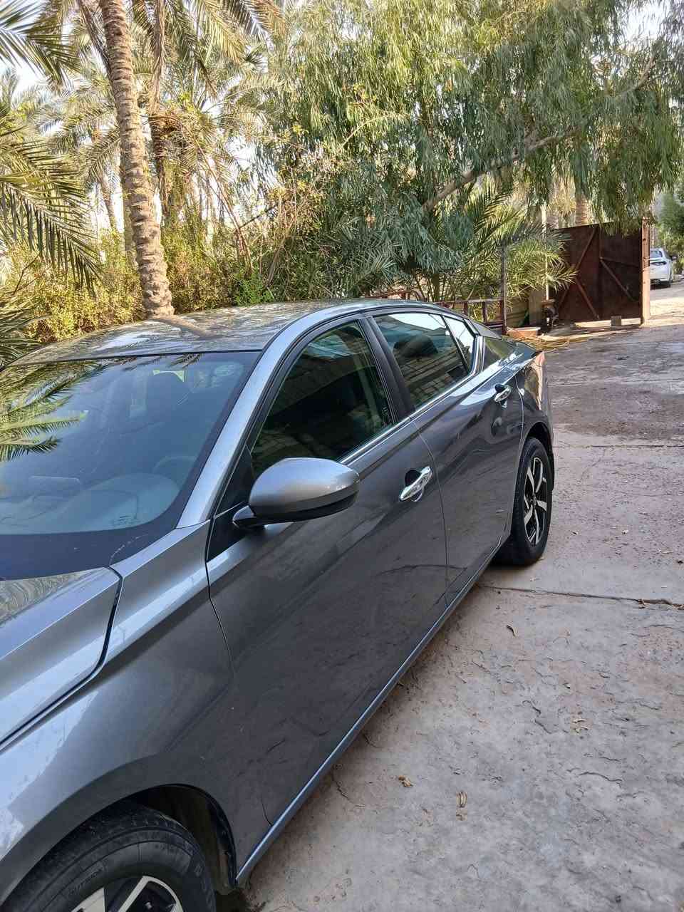 السلام عليكم شباب سيارة نيسان ألتما موديل 2019 وارد امريكي موجود رقم الشاصي حادثهة بسيط بلجاملغ الي بصف باب السايق موجود رقم الشاصي وصور حادثهة سيارة نضيفة استخدام عائلة. ***********
