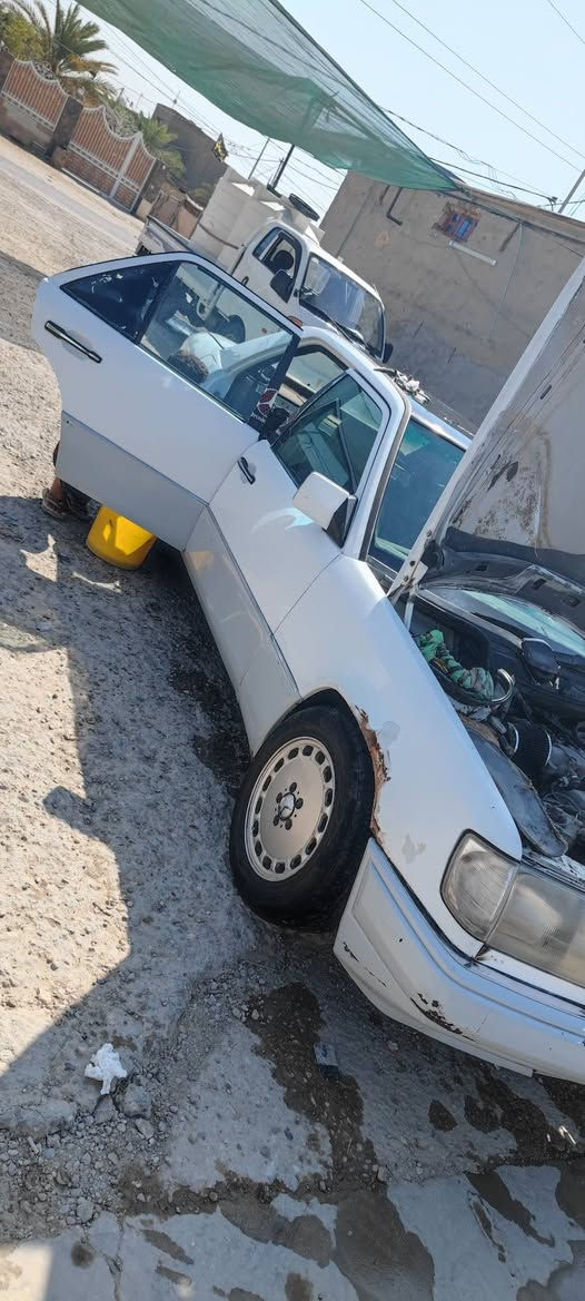 السلام عليكم
للبيع مارسدس دب 
مديل 86 
كير ومحرك بطه 2500 كفاله 
رقم اربيل دولي 
قواعد دبلات اربعه بلاد 
كفاله من الكص والضربه
كهربائيات كلها شغاله 
نقصها فقط حداديه وتبريد 
السعر 45 وبيها مجال 
العنوان الديوانية قضاء الشاميه 
***********
