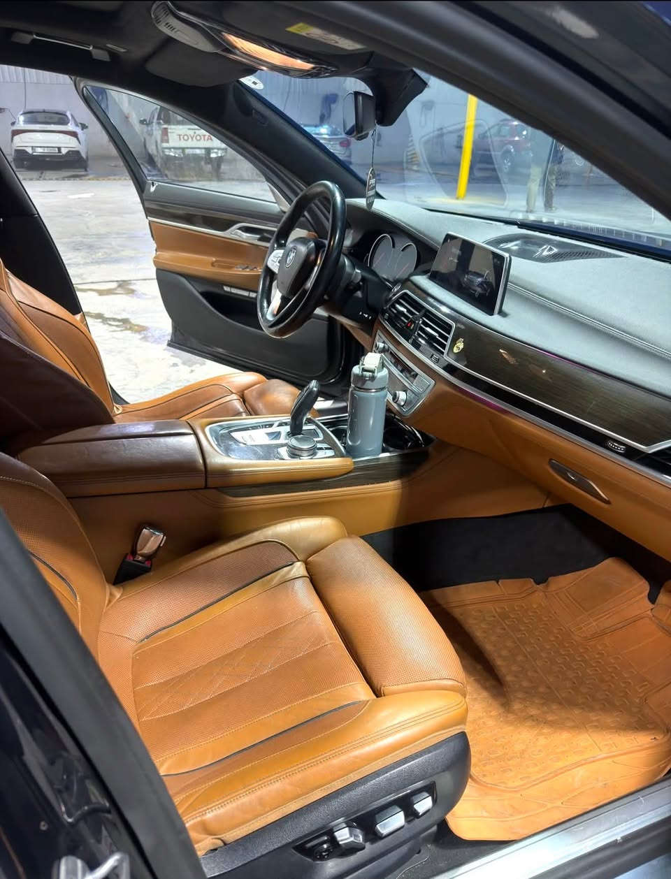 740 Li
2018
ماشيه 160 الف كيلو 
فول مواصفات شنو ابالك موجود ببها 
وارد الماني 
بدون ايرباك.  داخله كلين بيها دحجه داخل العراق انصبغ ربع البنيد والجاملغ الايمن 

سعر265 $ قفل 
باسمي تحويل ثاني يوم مكانها كربلاء 
رقم موبايل ***********
