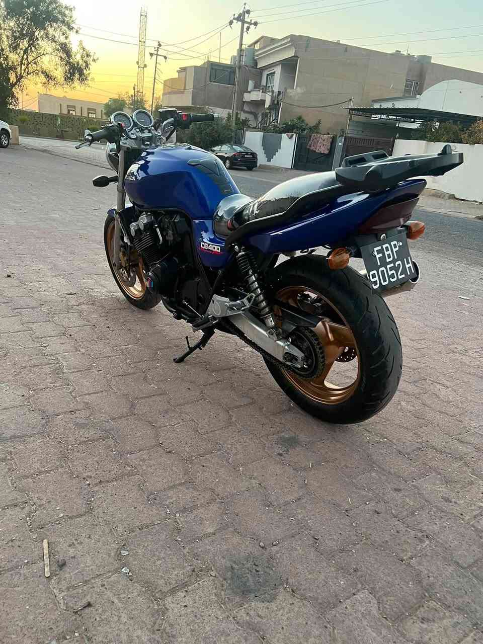 سلام عليكم سي بي فور سوبر
جيل ثاني 16ولف
كفاله عامه منل التاير للا تاير 
برغي نقص مابيها دارجة مل حاويه 
تجي وتفحص 
كير محرك ممفتوح بيها برغي اذا قبق كلج مفتوح ينزال ورقه منل السعر 
اورقها منفيس فقط 
العنوان كركوك 
بيها تزويد كاسحه +دارع راديتر +يدات بريك 
السعر 16ورقه وبيها مجال 
شراي اتصال ***********

