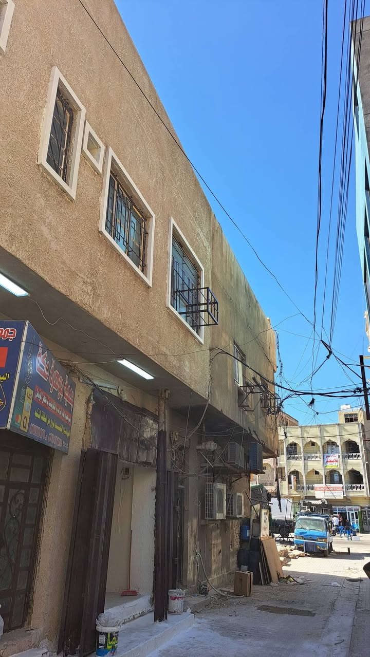 شقه مستقله سر قفليه للايجار الحريه الاولى داخل الفرع المقابل الى مصرف الرافدين مقابل سوق الاولى تحتوي عل. غرفتين وصاله كبيره ومطبخ وصحيات وسطح مستقل مساحتها ٧٠ متر الاتصال ***********

نص مكتوب في الصور:
- شقة للبيع للإستفسار