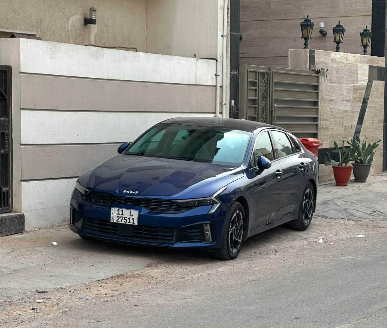 السلام عليكم
K5 2024 
مكينة 2500 كير 8 نمر 
فول مواصفات عدا تبريد الكشنات 
حساسات امامي خلفي 
كامرة خلفية ٣ وضعيات 
٤ وضعيات قيادة
خزن كشنات 
نظام حسابات يعني كل حساب اله وضعيه الكشن والمرايات والتبريد تتغير حسب الحساب 
المري تنزل ويه الR 
بانوراما 
وبعد هوايه مواصفات 
السيارة خليجيه مكفوله من الصبغ بيها فقط بارد وpdr 
السيارة مغلفة ppf يم NVN 
الجام مغلف عازل حراري 
الارضيات مغلفة جلد 
والكشنات مغلفه جلد 
السيارة ماشيه ٥٥ الف كيلو قابل للزيادة
السعر 22,500$ وبيها مجال بسيط
مكاني بغداد
***********
