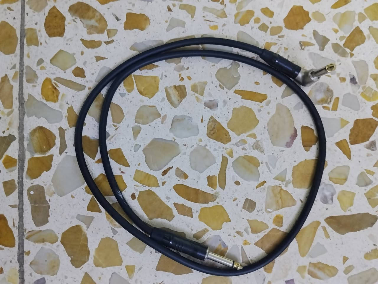 كيتار كهربائي irin مبدل بي كلشي احترافي
شاد loaded pick guard 
H-S-H
professional tuners
Alice normal gauge strings
امبليفاير fender frontman 10g امريكي اصلي مو مال سوك
سيت اوتار اضافي
بيك 
حقيبة 
نظام وايرليس لاكيتو
كيبلين اصليات
السعر كلهن ب200 بيع مستعجل 
توصيل متوفر جميع المحافظات 
رقم الهاتف ***********
