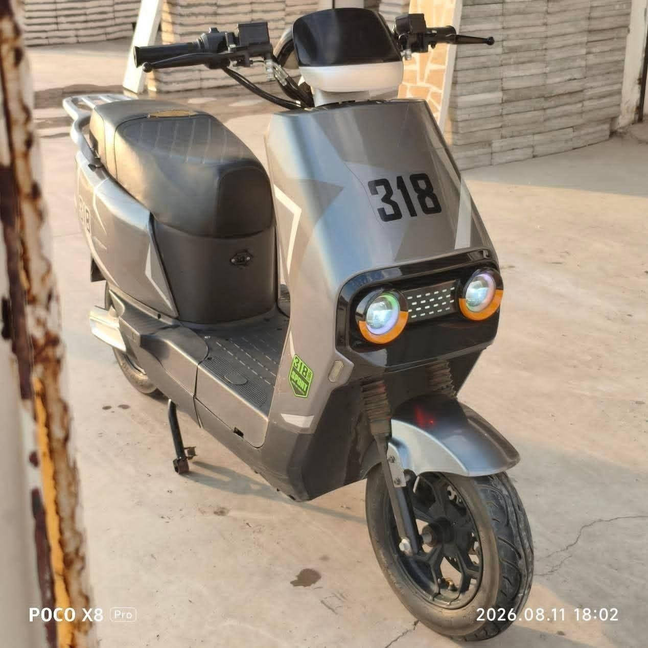 ماطور 318 للبيع حيل نضيف
السعر 625 وبي مجال قليل
مواصفات معروفه :
6بطاريات دبل
يقرون 10 ونص - 11
ملف عقل بطاريات شرط
شاحنه اصليه ومرايات
سرعه حقيقي 75
ملف بقدره 2000 واط
4نمر
1و2و3و4
التواصل علا الرقم
*********** بي واتساب
***********
