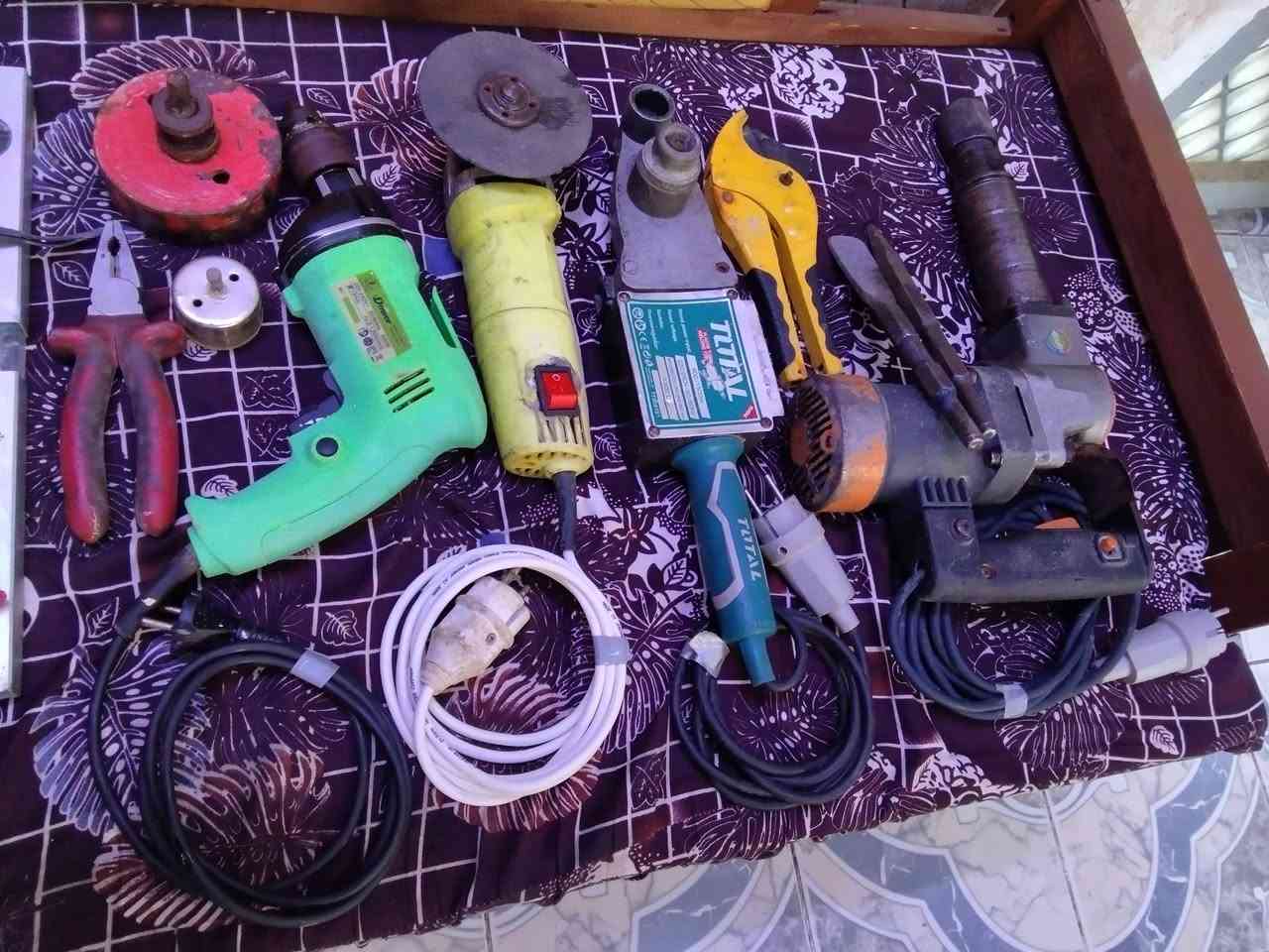 عدة صحيات متكاملة 
السيار 30 متر 
كلشي بي شغال نظيف جدا
اريدها ب150 قفل 
***********
