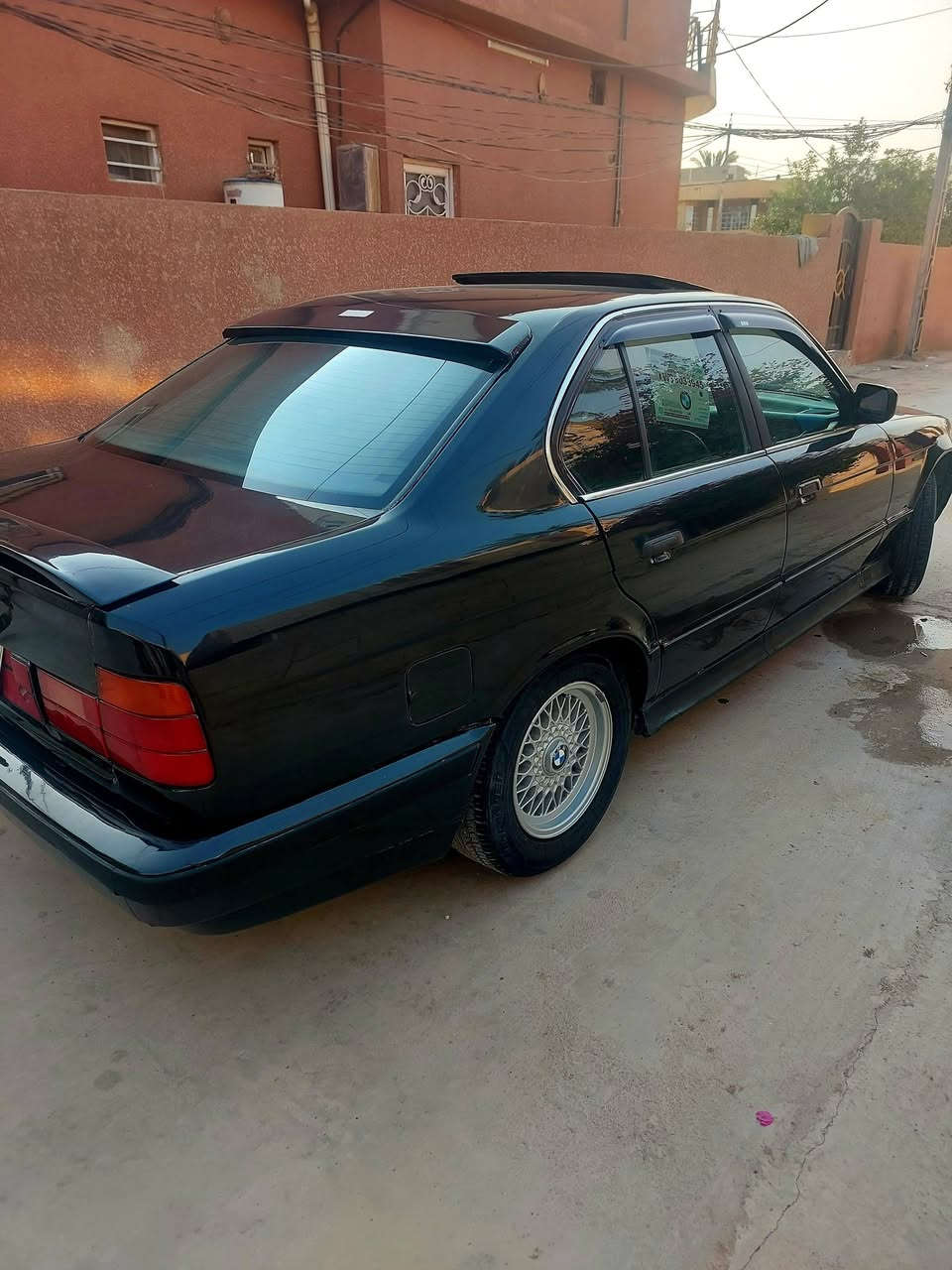 للبيع BMWموديل 91رقم بغداد لون اسود صبغ عام للجماليه محرك 35مفتوح كير اوتو السعر 48وبيه للتواصل مع الرقم ***********
