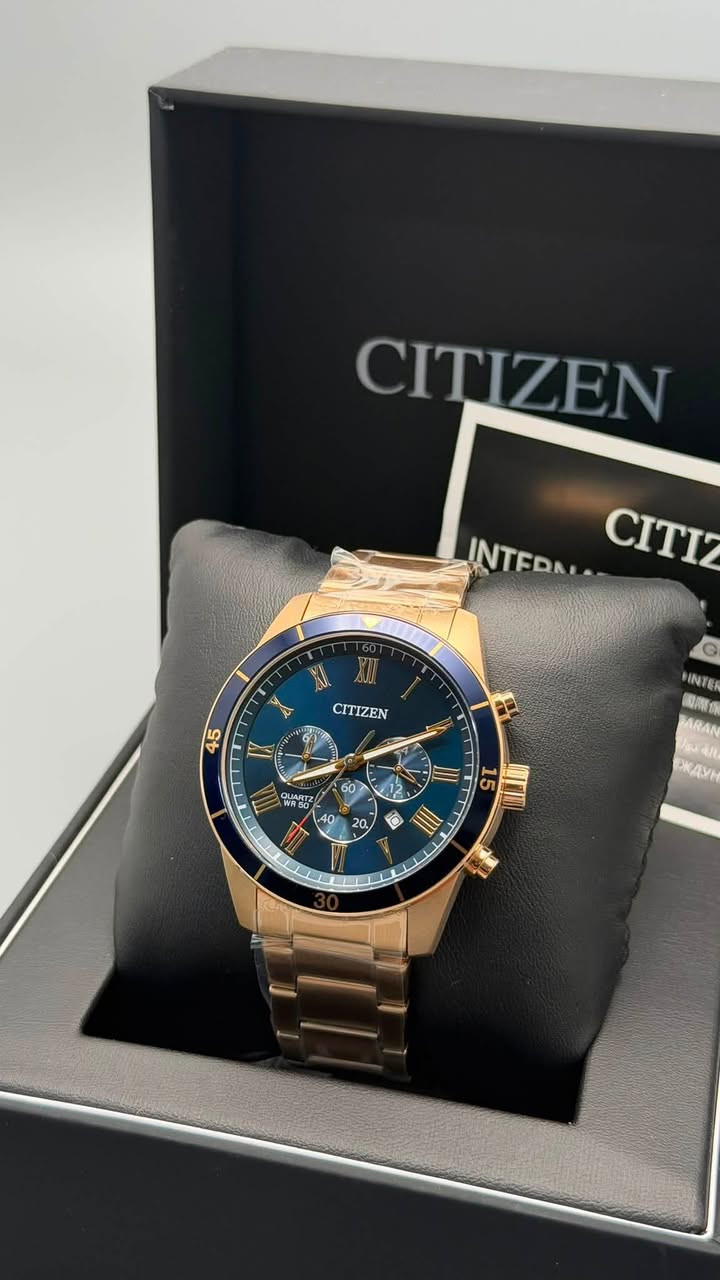 ساعة CITIZEN الأصلية
تصميم فاخر يجمع بين الكلاسيكية والطابع العصري، مع تفاصيل أنيقة باللون الذهبي والكحلي تمنحها حضور مميز.

المواصفات:

* حركة Quartz عالية الدقة
* هيكل وسوار ستيل مطلي باللون الذهبي
* تصميم كرونوغراف متعدد العدادات
* مقاومة للماء WR50
* زجاج مقاوم للخدش
* أرقام رومانية بتفاصيل فاخرة
* أصلية وكالة مع إمكانية الفحص والاختبار

السعر: 285,000 دينار عراقي

للتواصل والاستفسار واتساب: 
***********
السعر قابل للتفاوض

