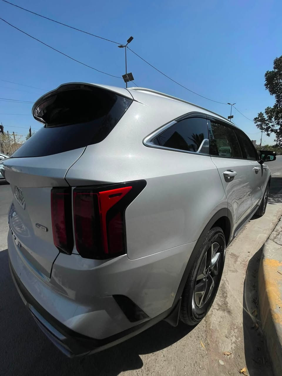 KIA SORENTO HYBRID 2033
 

كيا سورنتو  هايبرد 2025
المسافة المقطوعه 90k
اللون  سلفر  
محرك. 1600 تيربو هايبرد 
الموديل 2022

                  ======= الاضافات👇👇 ======
   
شاشة كبيره نفكيشن 
 مانع تصادم
مانع انزلاق 
تحديد مسرب .
نقطة عمياء .
تصحيح مسار 
بصمه تشغيل 
بصمه ابواب 
كاميرا خلفيه 
طارة مدفية  
كراسي كهرباء 
كراسي جلد vip منفصل 
كراسي 7 راكب 
مثبت سرعة
تحكم ستيرن
شاحن وايرلس
هاند بريك كهربائي
حساسات خلفيه + اماميه 
حساسات مانع تجاوز 
ويل قياس  19
دفع رباعي 
باب خلفي كهرباء 
اضويه امامي زنون LED
اضويه خلفيه LED
كشافات LED
دفع رباعي 4X4
نظام GPS+خرائط 
كندشن مركزي امامي او خلفي 
وبلوتوث 
مدخل USB+ AUX

🚗🚗حادث السياره كما موضح في السونار  🚗🚗
فقط بنيد وراجع نفسة بارد الباقي مكفول كفالة عامة 
عنوان السيارة بغداد الشعب او بغداد جديدة 
التواصل / 📞*********** ‬
