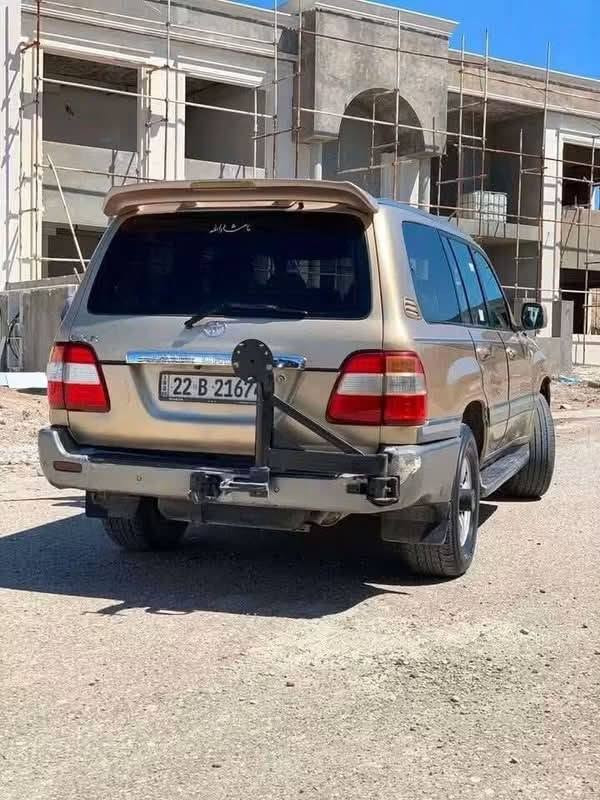 اعادة النشر بسبب الوعود الكاذبه 
السلام عليكم 
اخوان لاندكروز GXR    ٢٠٠٦ اصل 
سيارة فول اوتوماتيك 
فتحه بسقف
محرك كير مكفول 
تدفئة تبريد ثلج 
دبل تانكي ١٦٠ لتر 
منضومة غاز ايطاليا جاهزة ١٠٠ لتر 
دبلات جبليه
سبير قطري
السياره بيه ضربه بل ضهر 
اربع جاملغات معجون والصندوك بي هم
السياره صبغ عام تكم قماره بونيد بجم شرط
سعرها ١٠٠ وبيها مجال مستعجل ع البيع مكان كركوك  للأستفسار ***********
