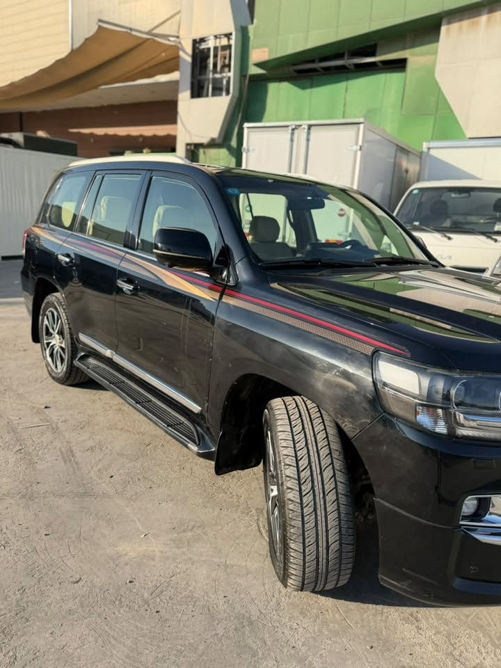 السلام عليكم
لاندكوز ٢٠٢٠ ماشية ١٥٥ 

بيهة بارد بل جاملغ عكس السائق مرجعي بيدي ار

(الباب مفتوح بس ممصلح علمود البارد مال جاملغ )وبيهة طختين موضحات بسيطات

السعر٤٨٠

مكان بغداد

***********
