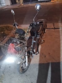 دراجه شحن 6 بطاريات  اول متمشي صوت بالويل وراها طبيعي تمشي  ونقص عنبار...