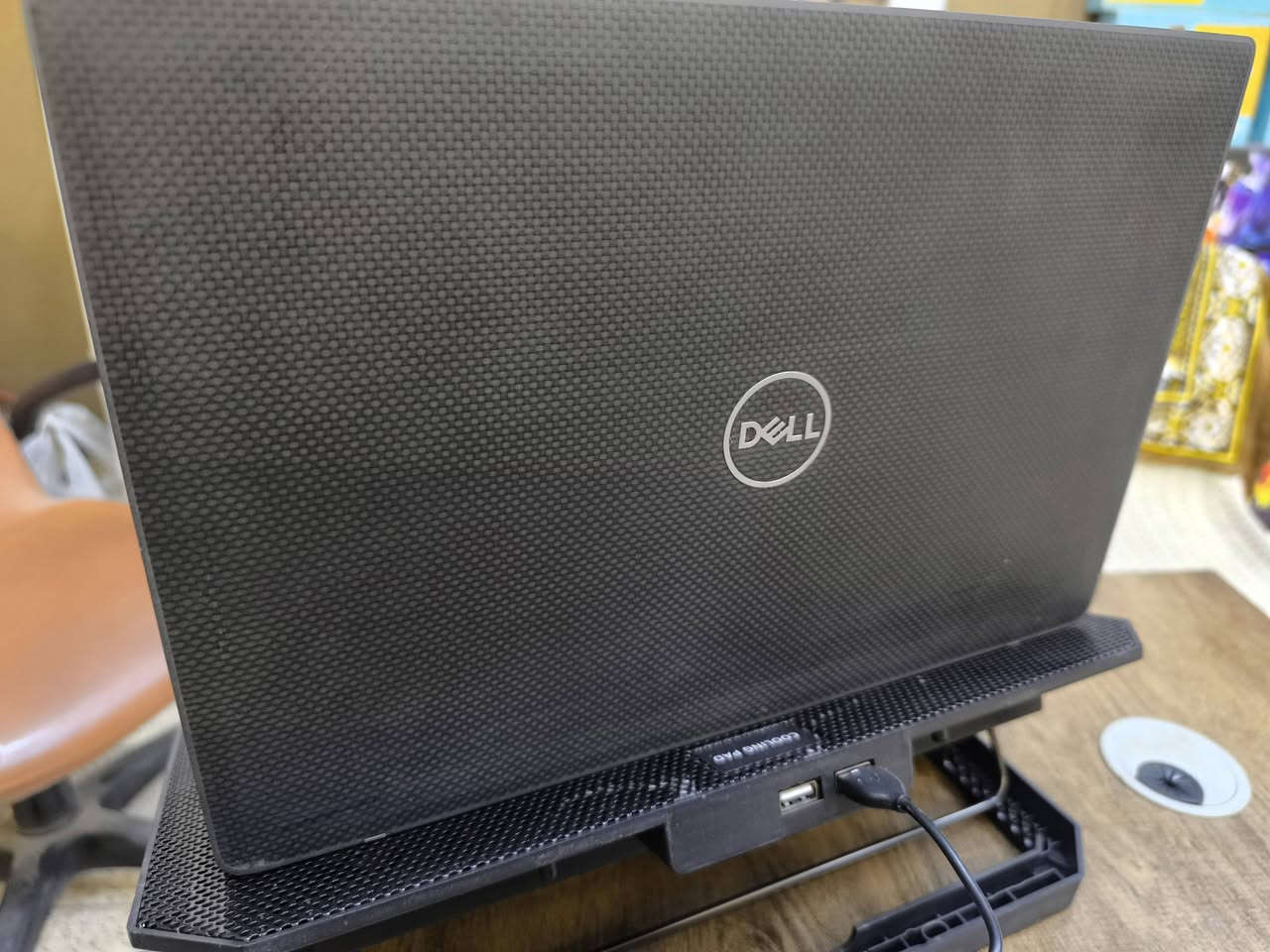 لابتوب    DELL LATITUDE 7400
بمواصفات مناسبه للبرامج  المكتبية  والحسابية والتصفح والأمن السيبراني  .
بسعر255 الف دينار عراقي 
#ويشمل السعر حقيبة وماوس والتوصيل مجانا لكافة محافظات العراق 
Cpu Ci5-8365U    جيل ثامن 
Hard 256GB nvme قابل للتطوير 
Ram 8gb ddr4         قابل للتطوير 
14.1 screen 
Back-light Ar-En ضوئي 
Charger dell شاحن اصلي 
يمكن للزبون فحص اللابتوب وتشغيله والتأكد من المواصفات قبل الاستلام  اللابتوب.
#نسبة النظافة مائة بالمائة 
#بطارية ممتازة 
ضمان لمدة عشرة  أيام للفحص في حالة وجود خلل مصنعي تستبدل بنفس الموديل حصرا 
#مكتب الابداع الهندسي 
موصل /موصل الجديدة بين مجسر الجديدة ودورة عبواليسي بمحلات الكنيسة 
/مكتب الابداع الهندسي/للتواصل والحجز 
*********** واتس.
