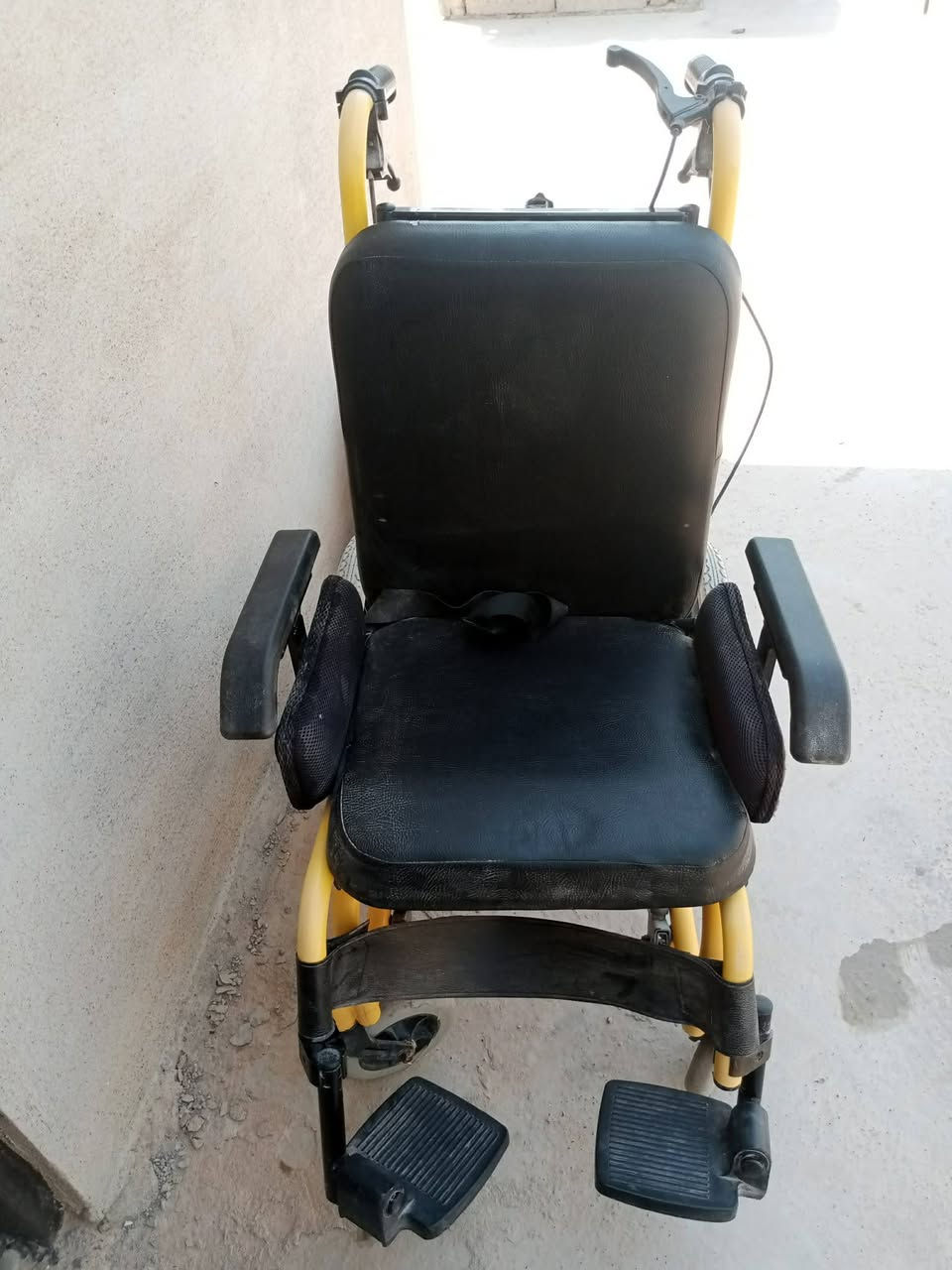 هاذا عربانه للبيع بس مستعمل قليل سعر 60بي مجال حجم صغير الي يريد اتصال على رقم ***********
