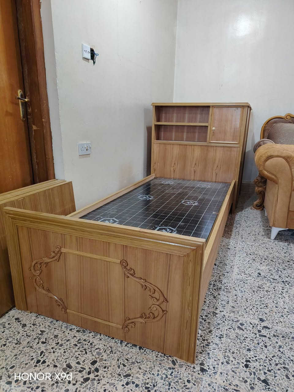 مسواك جديد
جربايه نفر  صاج حطاطه
ميز مرايه صااج حطاطه

العنوان عنه نهاية شارع الحضره مقابل الحديقه
رقم الهاتف ***********

توصيل مجاني داخل عنه

يتوفر توصيل القائم _العبيدي _راوه _الريحانه

نص مكتوب في الصور:
- HONOR X9d