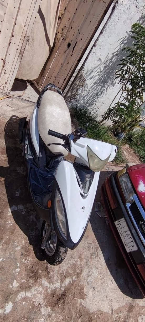 السلام عليكم للبيع دراجه g4 حاويه صار شهرين من طالعه 
مكفوله من كلشي 
كلشي بيها شغال 
مامفتوحه ع شرط 
سعرها 550 وبيها مجال 
***********
