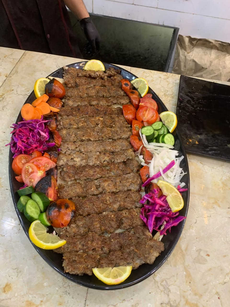 @إشارة. 
قصابه ومشويات
الحمداني  
العنوان كورنيش
الحويجه رقم الحجز 
***********

