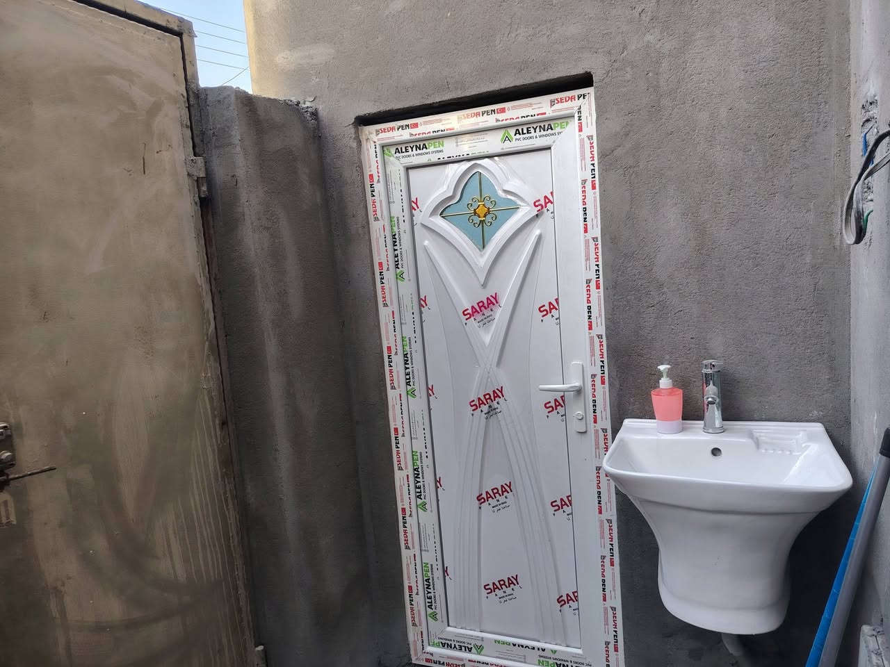 بيت حي أور مساحته ١٠٠ متر
***********
