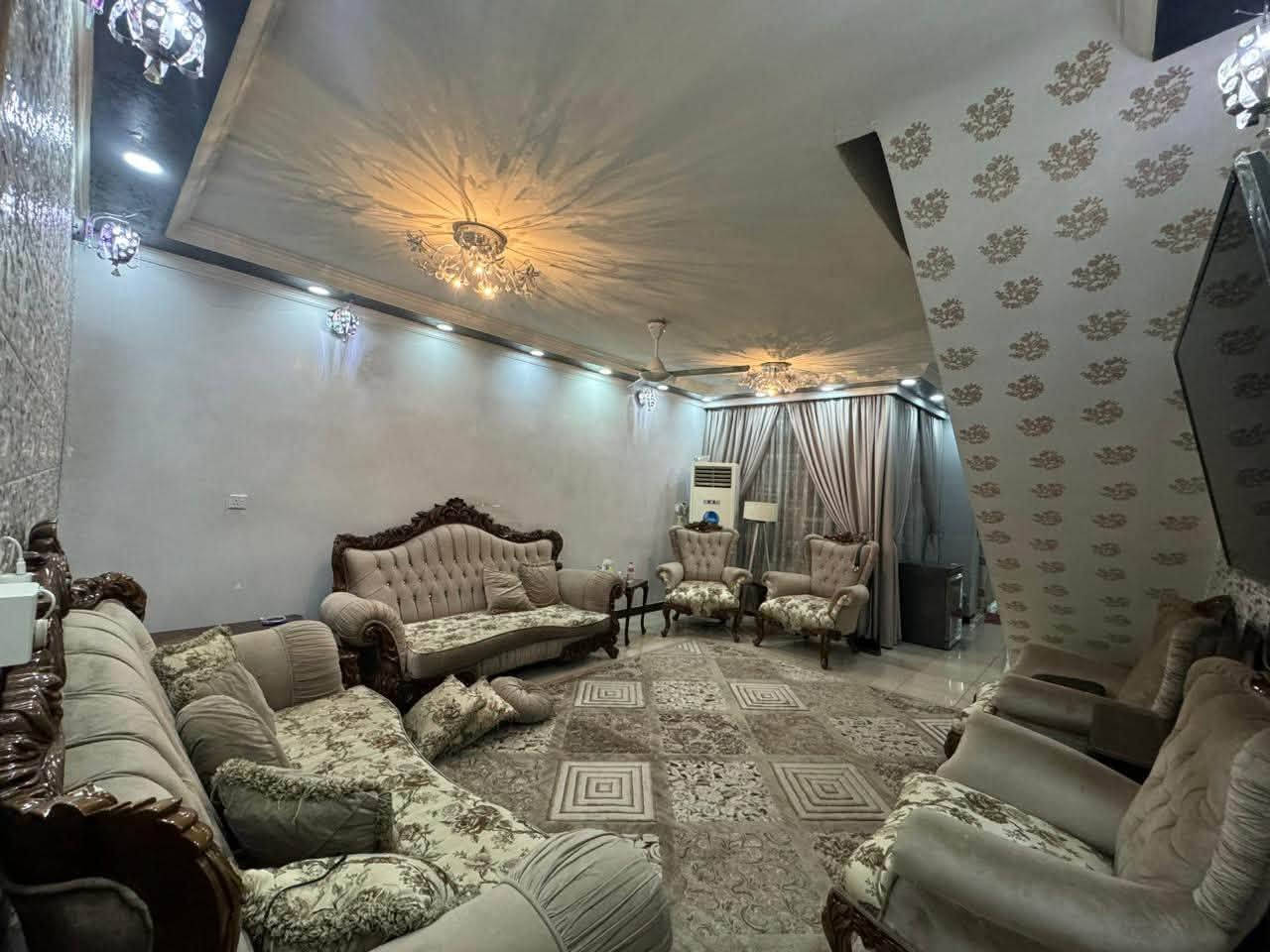 السلام عليكم

للبيع دار سكن كلاسك ومرمم 
المساحة: 142،4م واجهة 4،5م نزال 30م

يحتوي على كراج مطبخ صالة و3 غرف نوم سويت مع باقي الخدمات

موقع مميز / حي البنوك شارع الكنيسة

شارع عريض 15م نافذ 

للاستفسار الاتصال على الرقم التالي 
*********** 
او مراجعة مكتب الدار للوساطة العقارية الكائن في حي البنوك بداية شارع الكنيسة من جهة الجسر
