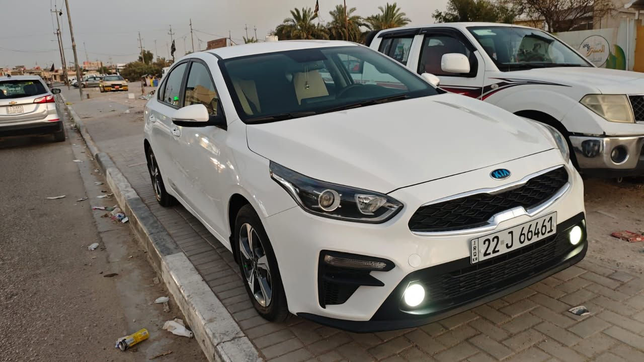 سيراتو موديل 21 اربيل وكاله بسمي خليجي بيهه دحكات وصبغ بدوسه اليمنه دواخل لونين بيجي واسود سياره جاهزه حداديه وتخم تاير ومكينه وكير على لبلاد اشاير بلمري تبريد قطعتين السعر 140 وبيهه مجال الي يشوفهه غاليه عليه يدعينه برزق مكاني بصره *********** ماشيه 88 محرك 1600 دوش
