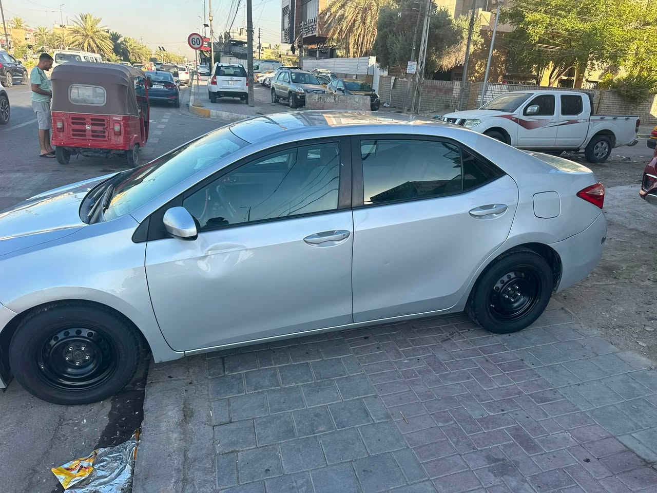للبيع كورلا 2017 رقم بغداد الجديد بأسمي تحويل ثاني يوم سنويه 28 تنتهي وارد امريكي حادث خلفي بجم كبس بدون ايرباك بدون تبديل وبيها قطعتين كلير سونار موجود بي كل التفاصيل مواضفات عاديه LE كير مكينه تبريد خير من الله نقصها فقط حداديه السعر 102 وبيها مجال حك الجيه مكان السياره بغداد الشعب ***********
