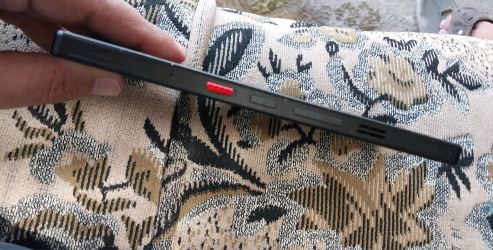جهاز red magic 11 pro جهاز نضيف كلش بالكارتونه اخذته ب 1400 مستخدم اقل شهر 
بطاريه 100
دورات 21
ذاكره 256
رام 12+12
نضيف 100%
رايده 900 و بي مجال 
تواصل ***********