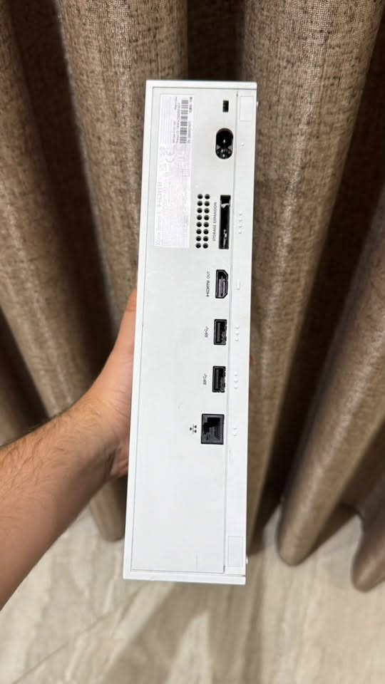 اكس بوكس سيريس S • ٥١٢ جيجا • نظيف جداً