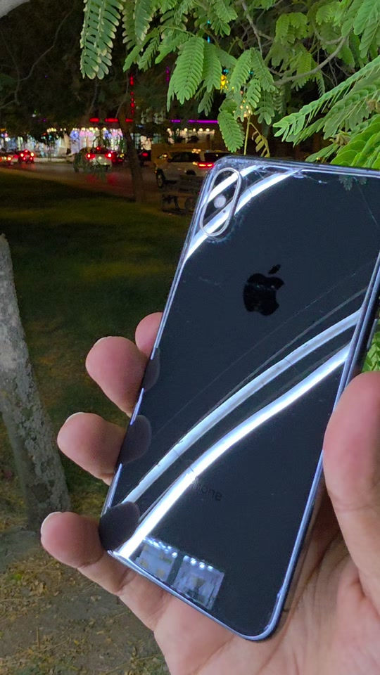 🔥 آيفون X بس بـ 135 ألف 🔥 📱 شاشة Super Retina OLED بحجم 5.8" ⚡️ معالج A11 Bionic 📸 كاميرا خلفية مزدوجة 12MP 🤳 كاميرا أمامية 7MP مع Face ID 💾 أداء سريع ومناسب للاستخدام اليومي 🔋 يدعم الشحن اللاسلكي ✨ الجهاز بيه فطر بسيط بالظهر فقط، والباقي نضافة حلوة. 💰 السعر: 135,000 دينار فقط 📩 للحجز والاستفسار راسلنا خاص *********** #fyp #foryou #foryoupage #samsung #iphone 
