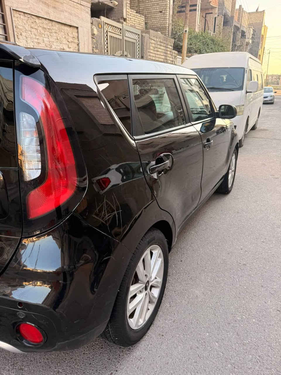 السلام عليكم صول للبيع موديل 2018 
رقم بغداد بأسمي 
وارد امريكي ماشيه 94 
محرك 2000 
حادثهه بس بنيد ومصلح نفسهه وبيهه بارد باب خلف الصدر 
سونار والحادث مرفق بلصور 
تبريد ثلج صدر نضافته 100‎%‎ محرك كير كله تمام مكاني بلديات رقم ***********
