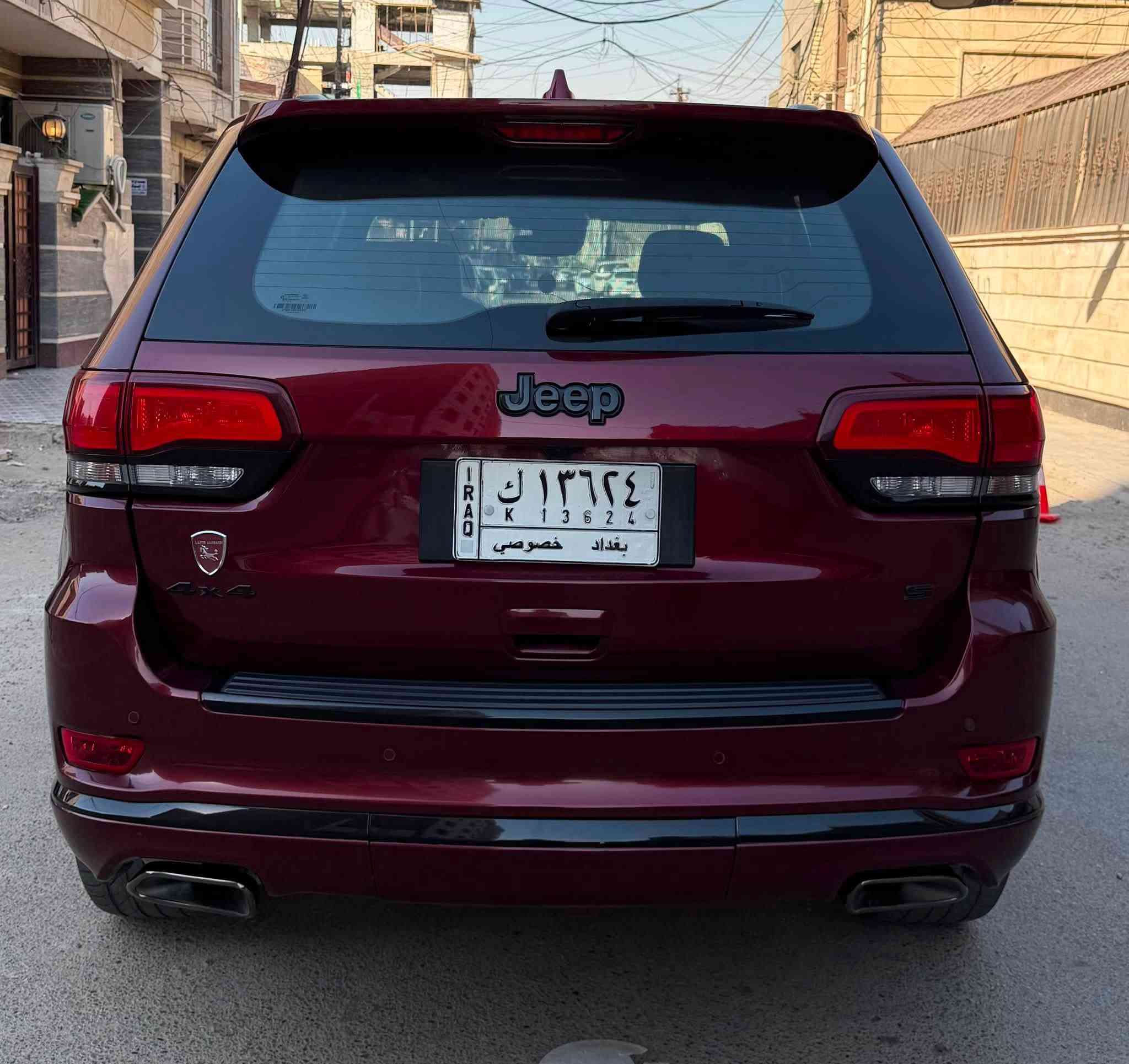 جيب كراند شيروكي لمتد S رادار .
الموديل : 2021 . (خليجي) . 
المحرك : V6.  3.6L .
العداد :    61 الف مايل
السعر : 310$ 
رقم الهاتف : *********** 
مكان السيارة : بغداد 
 * رادار مع مانع تصادم امامي .
