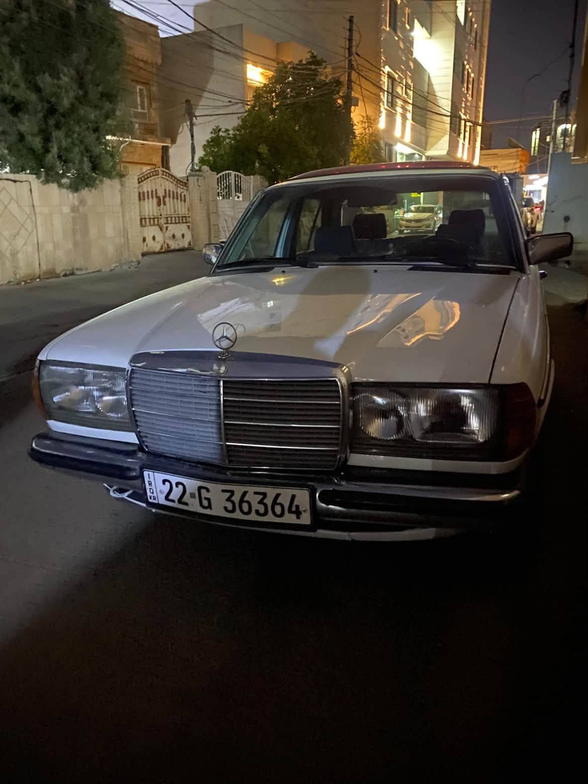 مارسيدس مواليد 1983 230Eكشنات نص جلد صبغ عام رقم اربيل صعر 11,000دولار رقم التليفون ***********
