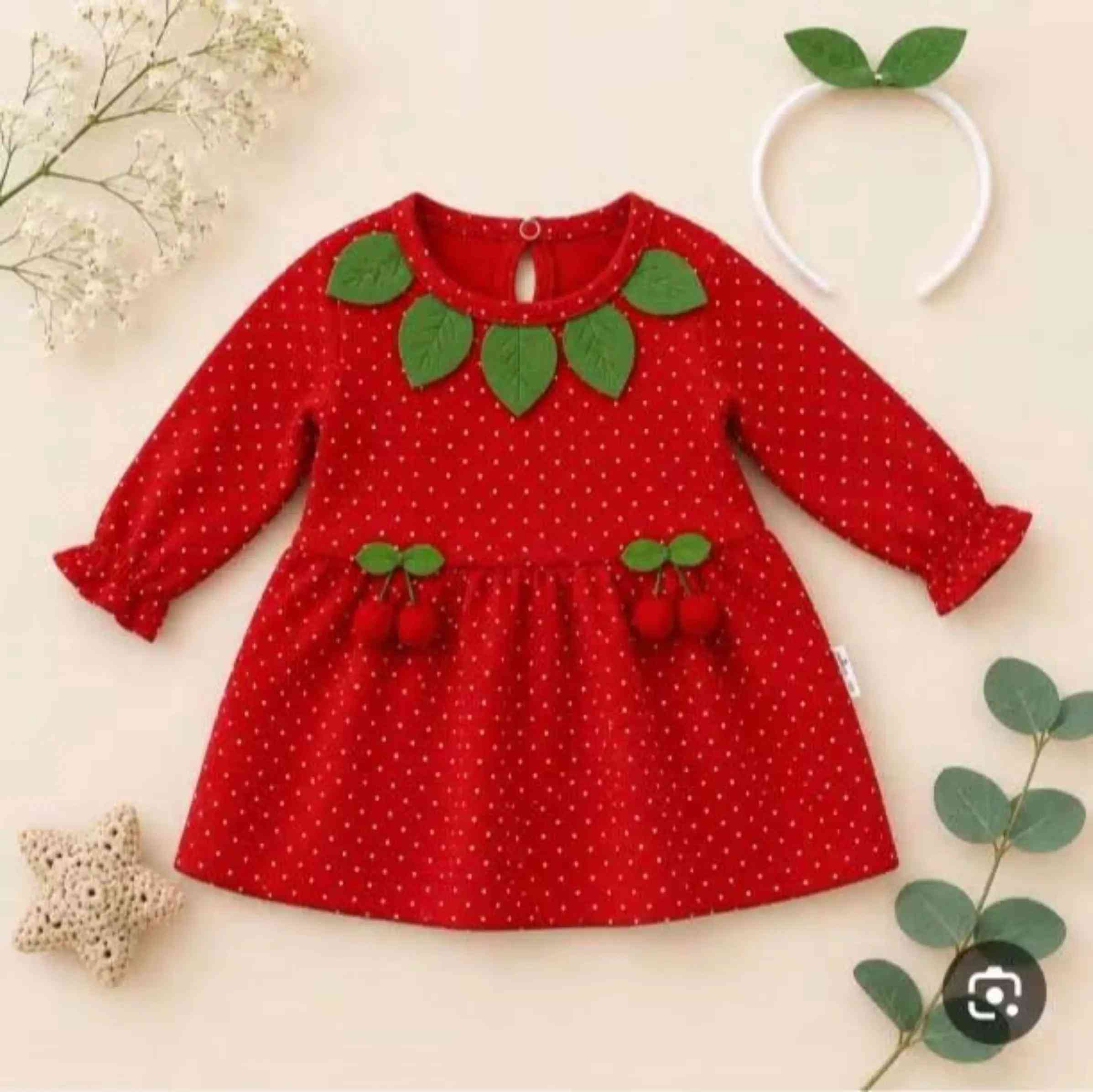 🍓🎀 فستان فراولة مع طوق على الراس بـ 10,000 دينار فقط! ❤️😍 أميراتنا الصغيرات يستاهلن هالجمال 🥹🍓 فستان أحمر فراولة كيوت ومعاه طوق على الراس يكمل اللوك ويخليه يخبل 😍🎀 👶 القياس: من 3 شهور إلى سنة 🍓 فستان + طوق 💰 السعر فقط 10 آلاف 📲 للطلب والاستفسار واتساب: *********** 🚚 توصيل لجميع المحافظات العراقية 🇮🇶 #البسه_الكرم_للاطفال #فستان_فراولة #فستان_بناتي #ملابس_بيبي #ملابس_اطفال 
