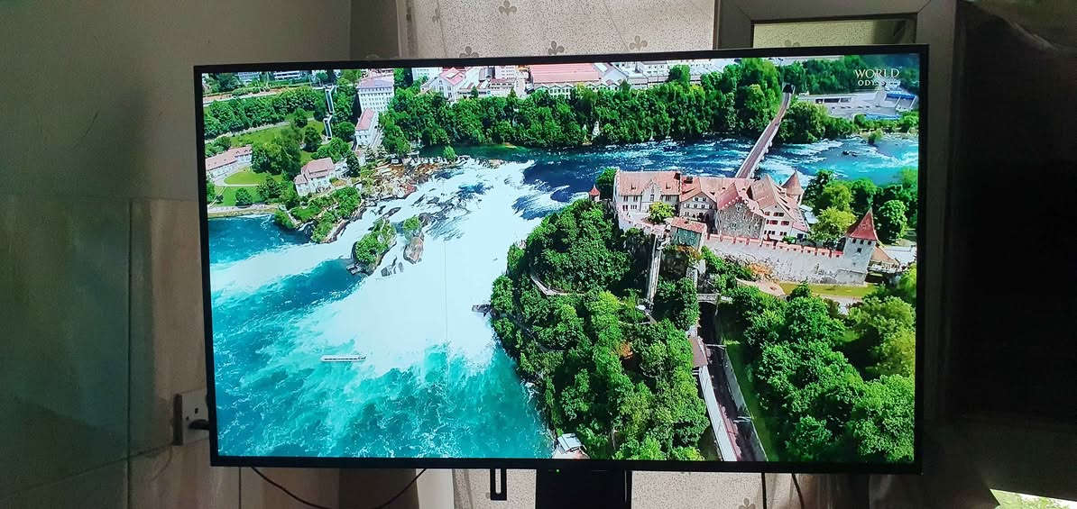 تەلەڤیزۆنی LG QUALETY قەبارە 50 سمارت
ئەنرۆید 14 نرخی 140000 خەتەکی باریکی
تێدایە لە هەولێرەللۆ داواکردن پەیوەندی
بکەن بە واتساپ ڤایبەر *********** أربيل, العراق
