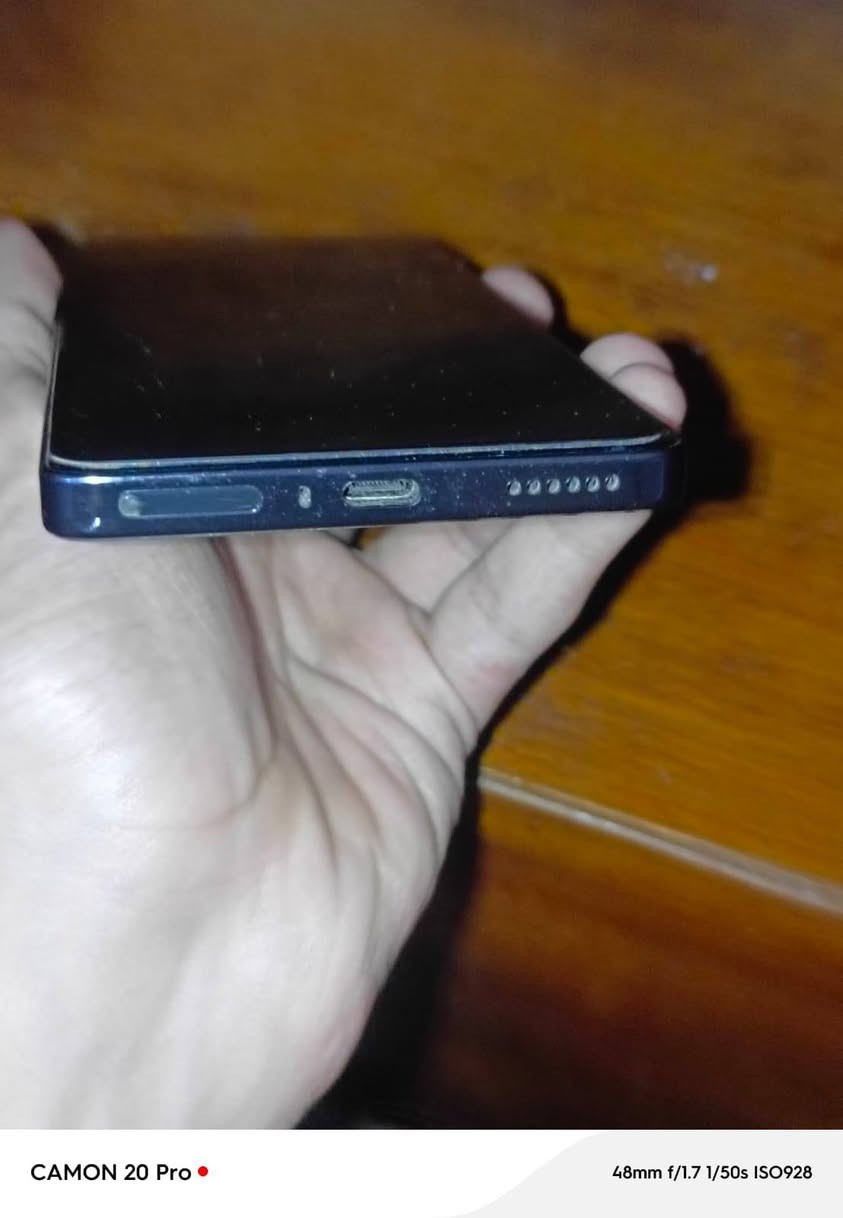 السلام عليكم، CAMON 30 PRO 5G عشوائية 12 ذاكرة 256 جهاز بلادي ما مفتوح فقط ظهر مفطور مابي أي خلل كلة شغال جهاز نظيف جداً عدا الكسر الس بالظهر ملحقاتة كاملة كارتون وشاحن 100واط اصلي وكارتون وكفر للبيع او مراوس قييم باليرضي الله مكاني فلوجة واتساب ***********
