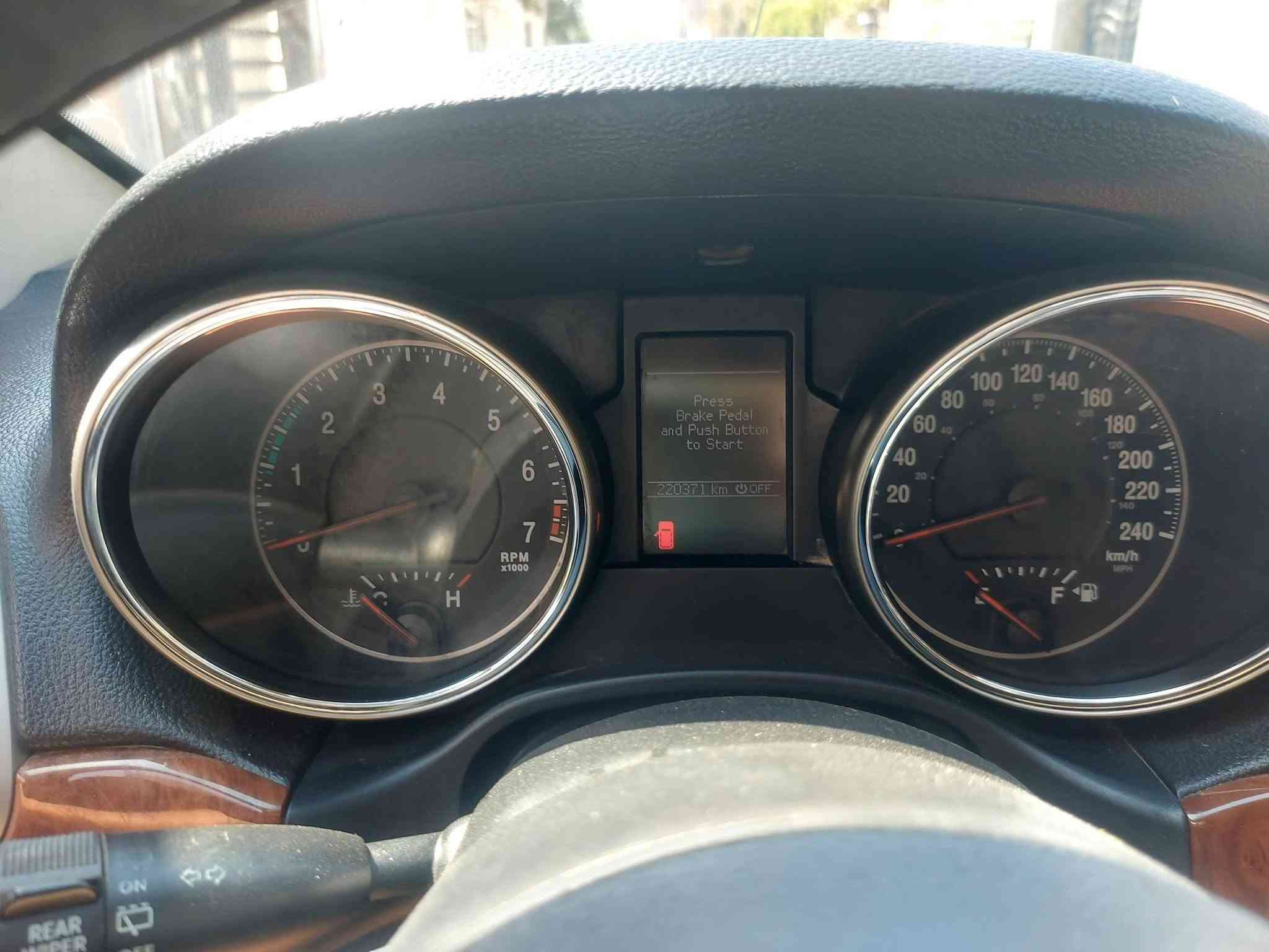 جيب خليجيه 
السعر 154
سونار منشور 
فول مواصفات واحد على واحد 
محرك كير تبريد حداديه كهربائيات مكفولات 
للاستفسار ***********
رقم السياره بغداد شرط تحويل

نص مكتوب في الصور:
- السيارة :2026\7\22 جيب احمر
- ملاحظه : نخلي المسؤوليه لمدة 24 ساعه
- نخلي
- صباغ
- بارد
- تبديل
- كلير
- الجانب العلوي: خدوش ورصعات خفيفه
- الجانب الايسر: صبغ ورصعات وخدوش وفتح في المكان المحدد
- الجانب الايمن/صبغ ومعجون+بارد+رصعات وخدوش وفتح
- الجانب الامامي : رصعات وخدوش وخسفات
- الجانب الخلفي: رصعات وخدوش +طخه في الاسفل بسيطه
- ملاحظه: حاله شاصي سليم
