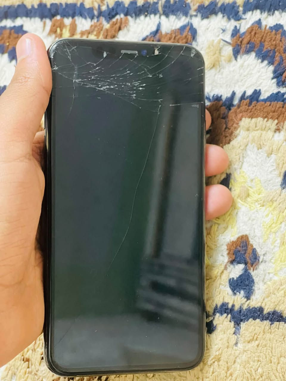 السلام عليكم شباب 11 برو ماكس للبيع ذاكره 256 بطاريه 71 بلادي مبدل شاشه فقط نوعيه كلش زينه بي فطور بل ضهر وبل شاشه مكاني بغداد العبيدي سعره مناسب ***********

نص مكتوب في الصور:
- 85 1:00
- حالة البطارية والشحن
- رسالة مهمة حول البطارية
- حالة بطاريتك متدنية جدا. يمكن أن يبدل أحد مزودي خدمة Apple المعتمده البطارية لاستعادة الأداء والطاقة القصويين.
- العثور على خيارات الخدمة...
- الحد الأقصى للقدرة
- 71%
- هذا قياس لقدرة البطارية مقارنة بقدرتها عندما كانت جديدة. قد تتسبب القدرة المنخفضة بتقليل ساعات الاستخدام بين عملية الشحن والأخرى.
- أقصى قدرة للأداء
- ستساعد الأنظمة المضمنة في النظام والمكونات في تخفيف آثار الأداء التي قد تلاحظها أثناء التقدم الكيميائي في عمر بطارية
- .iPhone
- شحن البطارية المحسن
- للحد من استنزاف عمر البطارية يتعلم الـ iPhone من عادات الشحن اليومية، بحيث ينتظر ولا يتجاوز 80% حتى يحين موعد حاجتك إلى استخدامه.