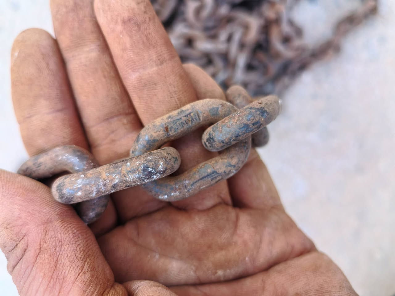 السلام عليكم ورحمة الله وبركاته للبيع سلسله قطر ٧ملم طول ٦ونص متر ياباني نضيف العنوان النجف الاشرف ***********
