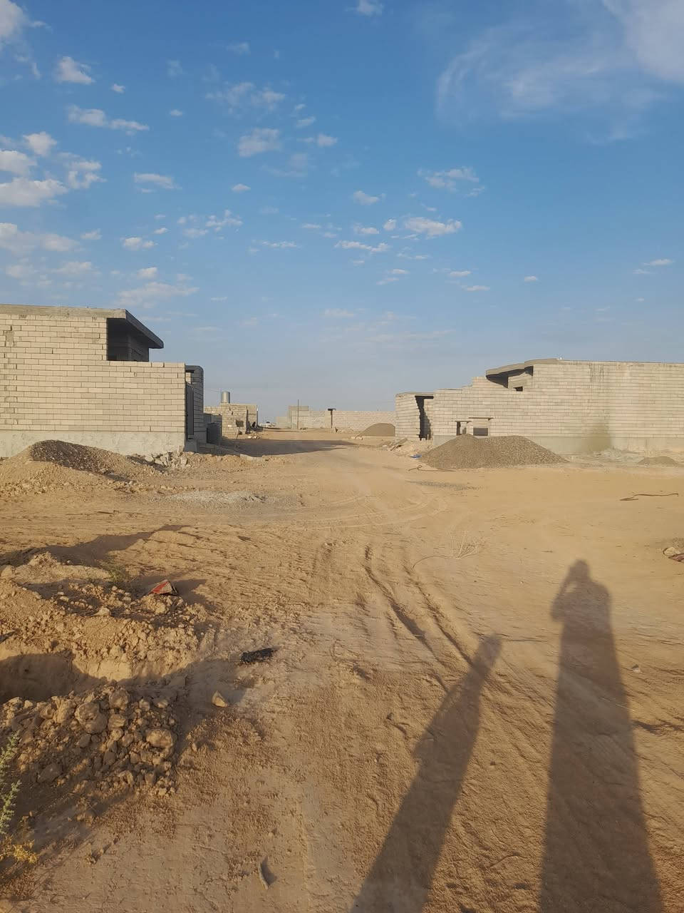 سلامو عليكم ورحمة الله وبركاته كاع للبيع الموقع يم معمل التونسه يم صيطرت القواس الساحه الكلي ٤٢٠ متر نزال ٣٥ والعرض ١٢ واصل كافت الخدمات ابيع كلهه نصهه او ١٠٠ شتريد ابيعك ممامتواجد عله الفيس أتريد اتصل  شكد أتريد ابيعك اذا ميه اتصير نزال ١٧ والعرض ١٢ واذا ميتين اتصير نزال نزال ١٧ والعرض ١٢واذا كلهه نزال ٣٥ والعرض ١٢  السعر  كلهه ١٣مليون واذاميتين ٢٠٠ ٦٥٠٠ واذا ميه ٣مليون ***********
