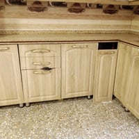 كاونتر خشب للبيع في حي الجهاد للاستفسار الاتصال بالرقم 0 773 644 9722