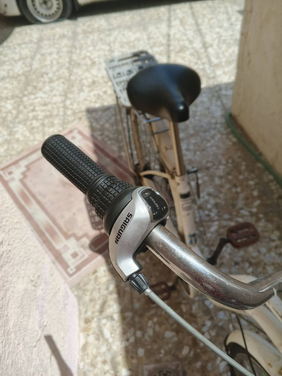سلام عليكم 
بايسكل بناتي ياباني بلادي نظيف كامل ابو العقرب ونظيف 
طائرات جدد بريك عقرب جديد بلادي مو حلو نظيف 
مكان بغداد الشعب 
سعر 85 وبي مجال للشراي اتصل واتساب 
*********** اتصل واتساب
