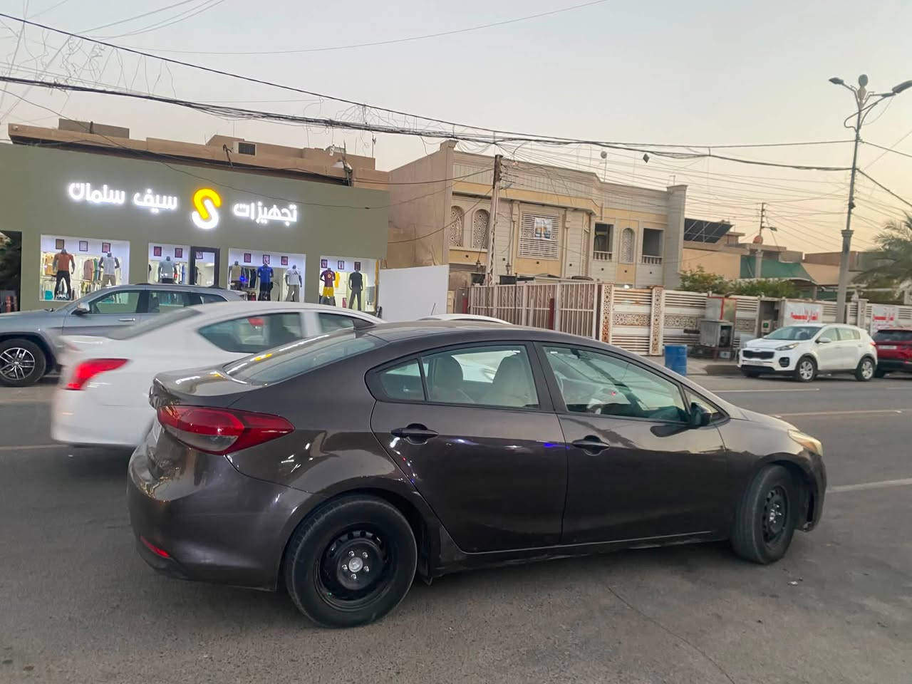 فورتي موديل 2017 امريكي ضررها 4 قطع البجم مصبوغ وبيها تعديل بالغد الجهه اليمنه محرك كير كفاله محرك 2000 دوش تبريد تخم تاير صدر امامي خلفي رقم بغداد باسمي السعر87 عنوان بغداد الغزاليه للاستفسار ع رقم ***********
