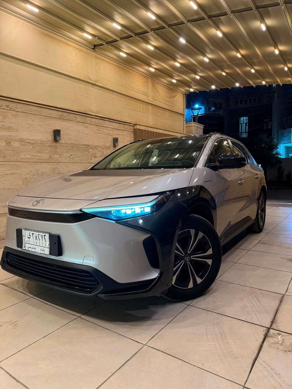 للبيع سيارة Toyota bz4x كهربائية بلكامل
2022، كهرباء بالكامل، بأعلى

مواصفات (فول مواصفات) وحالة

ممتازة جدا والمواصفات صيني

• الموديل: 2022.

• المسافة المقطوعة: 31 ألف كم

فقط (شبه جديدة) واستخدامي الشخصي

• المدى (Range): تقطع مسافة تصل إلى 500 كم بالشحنة

الواحدة. ويتغير حسب ضروف الاستخدام

حجم البطارية:  (71.4 kWh في هذا الموديل) يجي وياها الشاحن المنزلي الخاصة بيها

المواصفات والرفاهية

. التصميم الخارجي: سقف بانوراما، مري جانبية شفط (أوتو)، نظام بصمة للدخول والتشغيل.

• المقصورة الداخلية: مقاعد جلد

فاخرة (كهرباء) مع نظام ميموري

لحفظ الوضعيات.

• الراحة: نظام تدفئة وتبريد للمقاعد والمقود لتوفير أقصى درجات الراحة في كل الفصول.

• النظام الصوتي: سستم صوت jbl العالمي لتجربة صوتية

محيطية ونقية.

• التحكم: كير ماوس متطور، وتبريد بتحكم عن طريق شاشة لمس ذكية.

الشاشة جبيرة والدقه والالوان ممتازه جدا   وتدعم Apple CarPlay و Android Auto لاسلكي عم طريق تحويلة فلاش

الأنظمة الذكية والأمان:

• الرؤية: كاميرات 360 درجة

محيطية تمنحك كشفا كاملا

للطريق.

أنظمة الأمان المتطورة (Toyota Safety Sense):

 رادار أمامي: نظام منع الاصطدام وتحديد المشاة (Pre-Collision System).

 تحديد مسار: نظام الحفاظ على المسار والقيادة الذاتية المؤقتة (Lane Tracing Assist).

 كشف النقاط العمياء (Blind Spot Monitoring):  

 رادار خلفي: للتنبيه عند الرجوع للخلف من السيارات المارة.

Auto Park مساعد القيادة: نظام •

(ركن ذاتي)، وAuto Hold لتسهيل

القيادة في الازدحام.

• الثبات: نظام نزول المنحدرات،

عزل السيارة ممتاز جدا والقياده سلسه وناعمه والي يريد يشوفه يجي وهلا بي

السعر 24 الف دولار وبي مجال  للشراي

للاستفسار  : ***********
