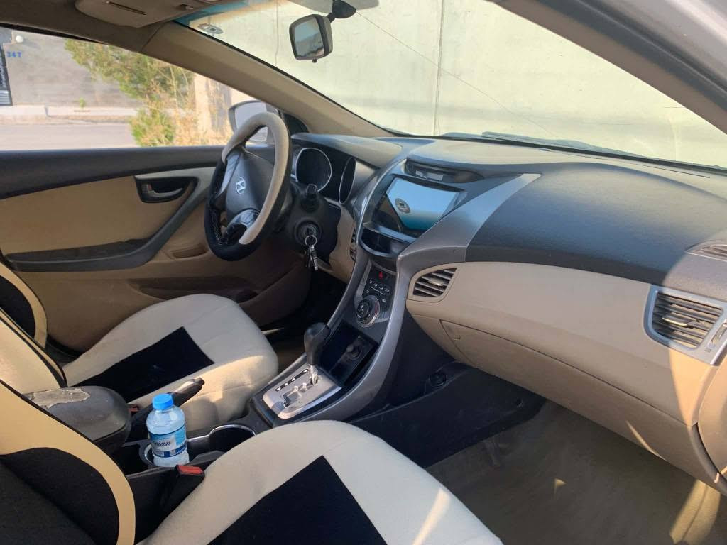 HONDAI ELANTRA 2013
هونداي النترا 2013 ابيض
بجم وخلفي كبس بيها اربع قطع بدون دواخل ..
سنوية الى 2028 شرط وكالة و تحويل مباشر ((بيها كوبون بنزين))
سعر 98 ومجال بسيط
رقم الهاتف / *********** واتس اب و اتصال
مكان السيارة  دهوك /بردرش دهوك, العراق
