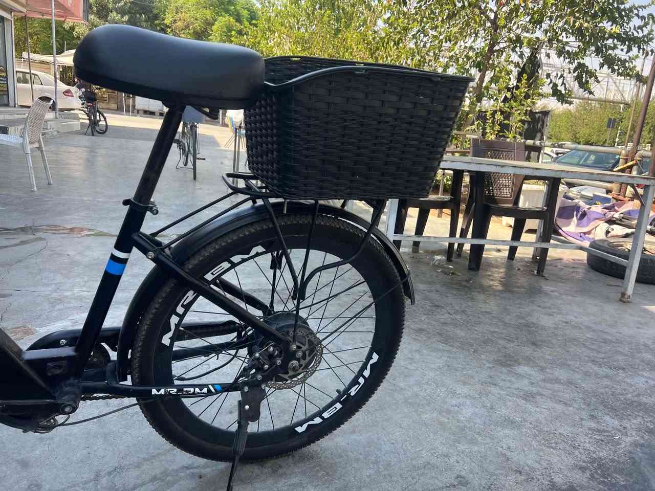 ئەم پاسکیلە شەحنەمان هەیە بۆفرۆشتن 
حجم 26
48ڤۆڵت
3کێڕە 
شوێن مۆبایلە 
سەلەی دواوپێش پێوەیە 
لایتە 
ئستۆپ دیسکە
شوێمان زەڕایەنە 
ژ،م ***********

