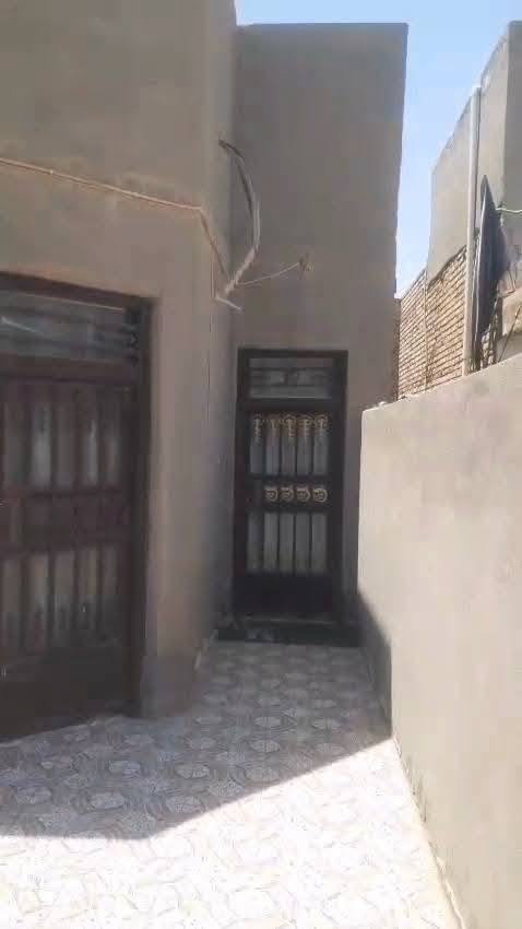 دار سكن طابو صرف
المساحة ١١٢ متر
الواجه ٥ متر
البناء طابوق عكادة
الأساس كونكريت مسلح
طابقين
استقبال
مطبخ
صالة
غرفة نوم
مناور ٢
طارمه كبيرة
الطابق الثاني
صاله
غرفة نوم
السعر ٦٧ مليون مع مجال قليل جدا للشراي 
الموقع الديوانية حي العسكري الثالث خلف مستوصف العسكري الثالث
للاستفسار أكثر مراجعة مكتبنا التوكل للعقار الكائن في حي العسكري شارع ٣٠ او الاتصال والمراسلة على الواتساب على الرقم ***********

