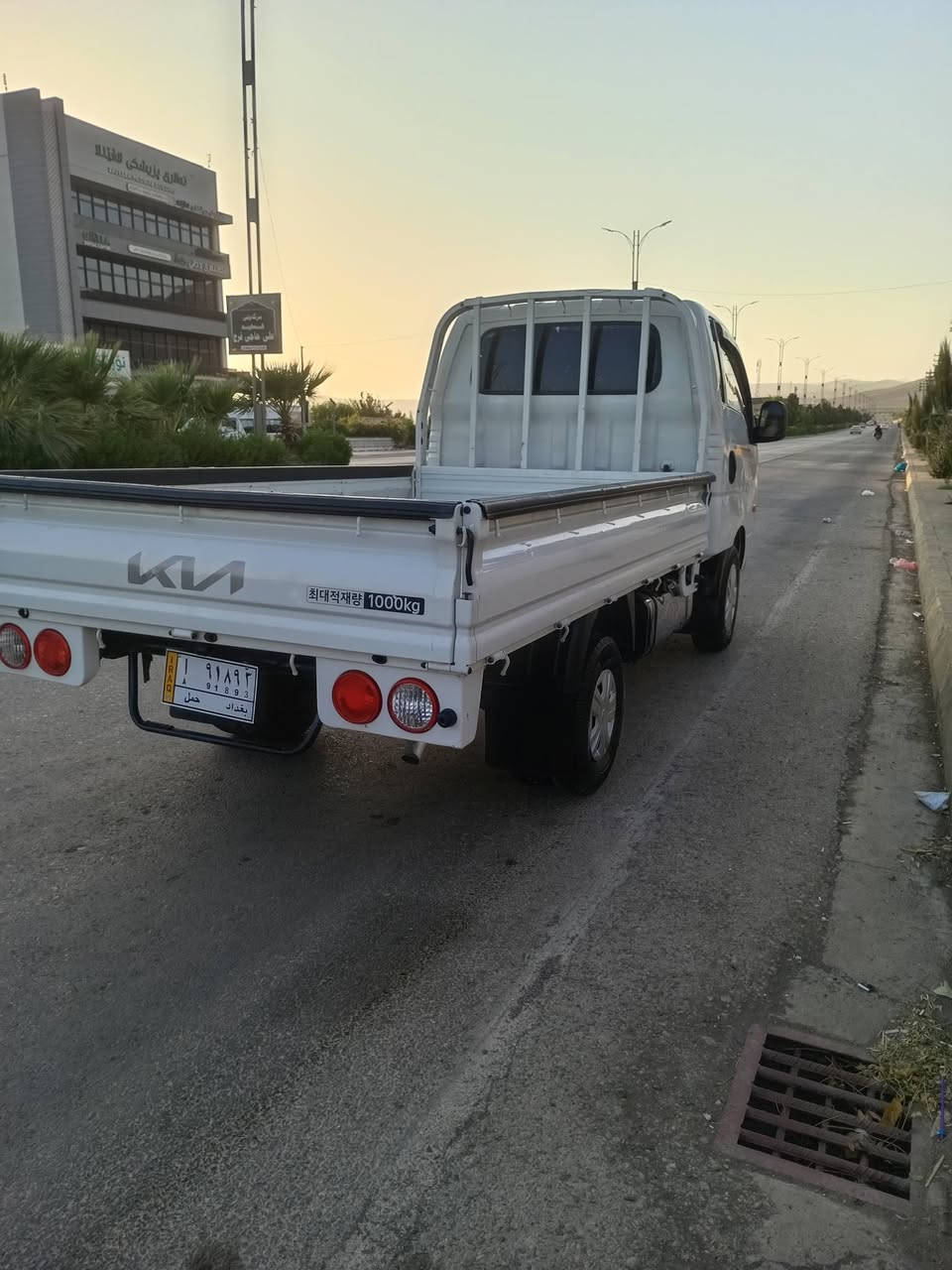 کیابڕاوە  2009مکینە ڕەش 3000سۆپەر  
سەیارەکە سفر سفرە قەترە ڕزیوی  نیە 
کەلەی سفر بۆدی سفر  شەنسی سفر
شەش تایەی  سفر  تایەکانی دوای کراوە بە گەورە بۆبار
شوینبڕاوەی باشترین  شیواز جاکراوە 
قەترە ڕزیویوو  ژەنگی نیە  
مکینەی  بغارو دوکەلی هیج نیە  
بریکوو تەبریدی مەزبوتە  
سەیارەکە زۆر زرۆ تازەیە  
شوین سید سادق  ***********
***********
