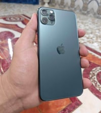 ايفون 11 برو ماكس • نظافه 100% • سماعه اصليه شاحن