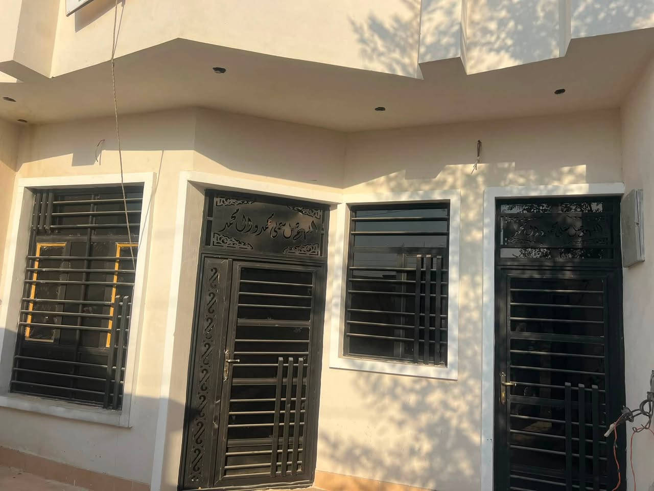 تحية طيبة ،،

#دار سكن طابو زراعي للبيع  ،،

الموقع / حواس شارع الحسينية 

المساحة / ١٣٠ متر { قريب جدا من الشارع العام }

#بناء جديد طابق واحد نقص تقفيلات كهربائية

ومحجر الدرج ( بناء بلوك ) 

#السعر /٥٢ مليون وبي مجال 

☎️للاستفسار الاتصال بالارقام التالية ☎️

📞 *********** / *********** 📞
