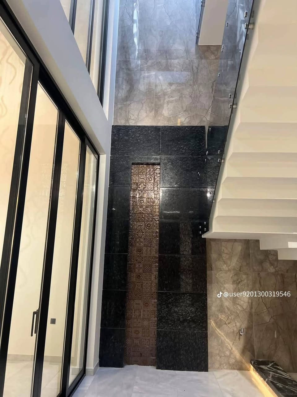 خلفه سيراميك مرمر بورسلين كاشي بجميع مناطق بغداد وطلع اكبر مهندس ورانه واذا لكيت غلط لاتدفع حساب التواصل واتساب ***********

نص مكتوب في الصور:
- @user9201300319546