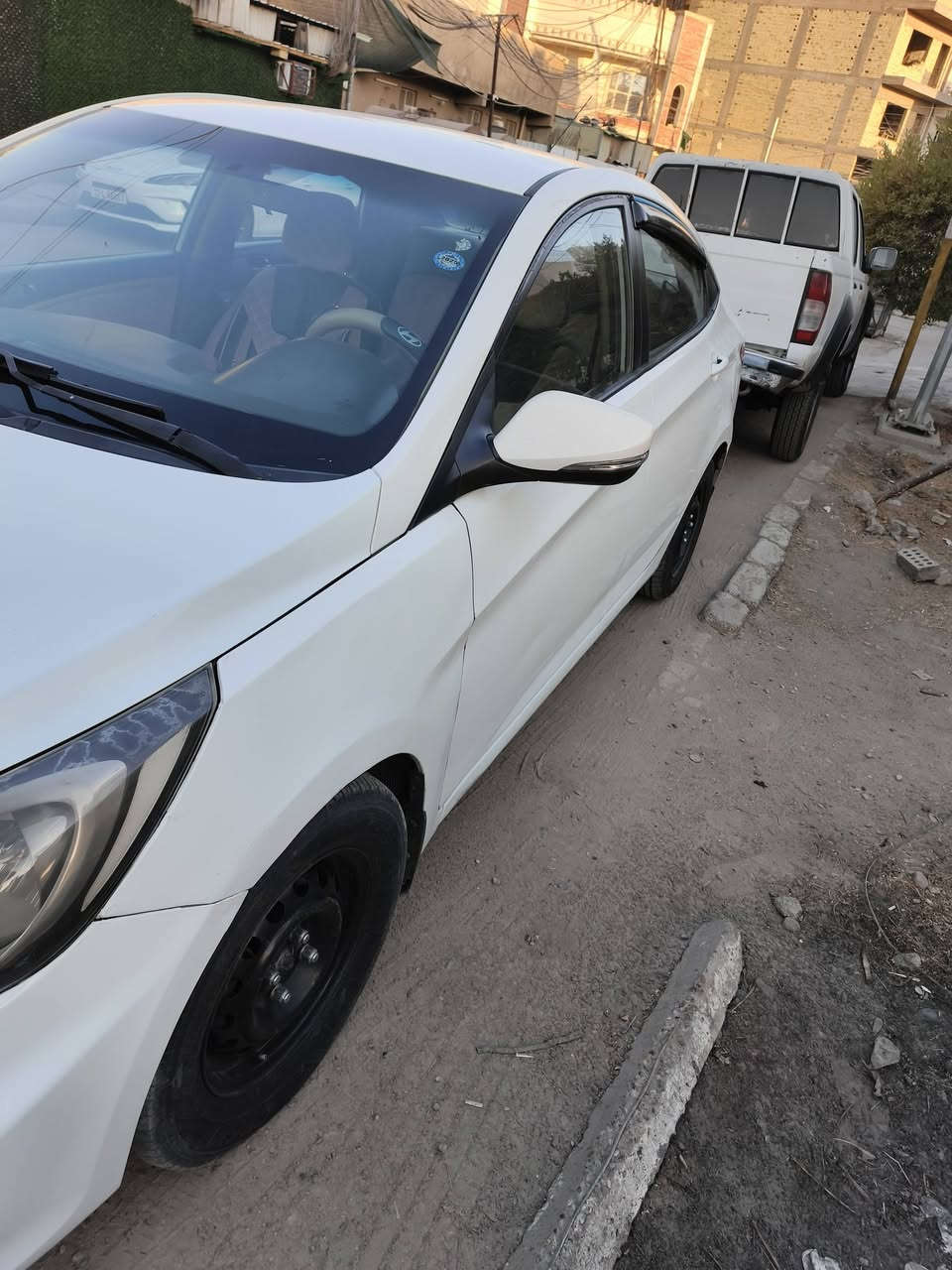 السلام عليكم اكسنت للبيع موديل ٢٠١١ بيها جاملغ بارد ع كد شبر وهلالات خلفيه الثنين معجنه وربع البنيد بس صبغ رقمها سليمانيه السياره باسمي تحويل ثاني يوم نقص السياره فقط صدر تخم تاير جديد شاشه حساسات اشاير بالمري السياره كلها جاهزه ماشيه ٢٠٣ رايدها ب٨٥ وبيها مجال قليل
