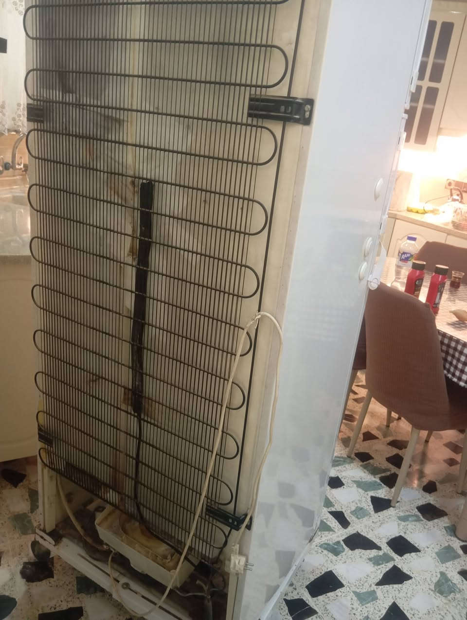 للبيع
ثلاجة نوع ارجلك ينقصها ماطور فقط كشر نظيف داخل وخارج 
للتواصل ***********
